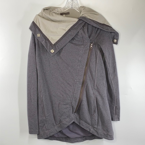 Lululemon Gray Asymmetrical Zip Method Wrap - Picture 1 of 8